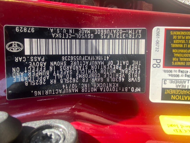 Toyota Camry Vehicle Full-screen Gallery Image 31