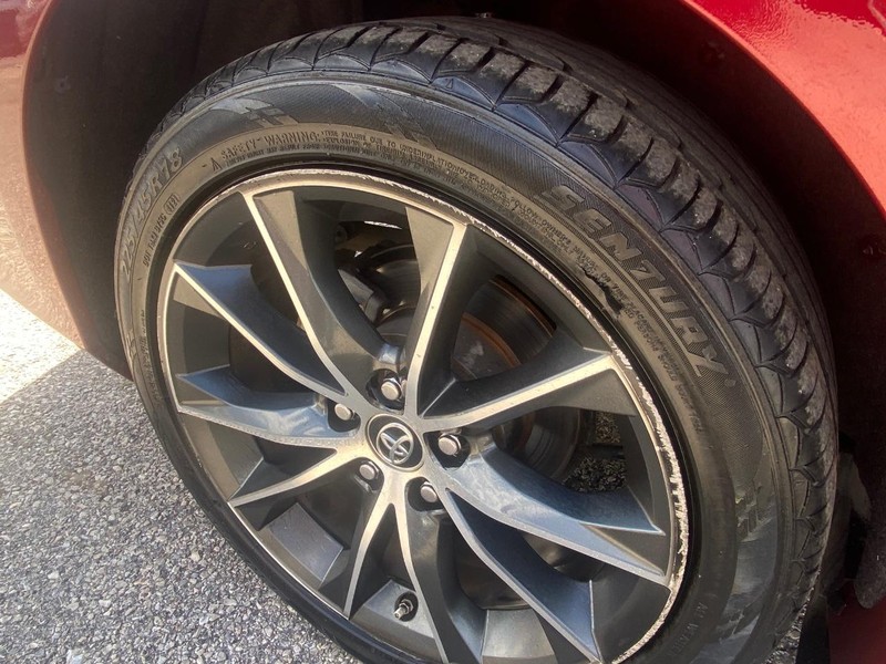 Toyota Camry Vehicle Full-screen Gallery Image 32