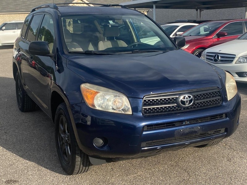 Toyota RAV4 Vehicle Full-screen Gallery Image 04