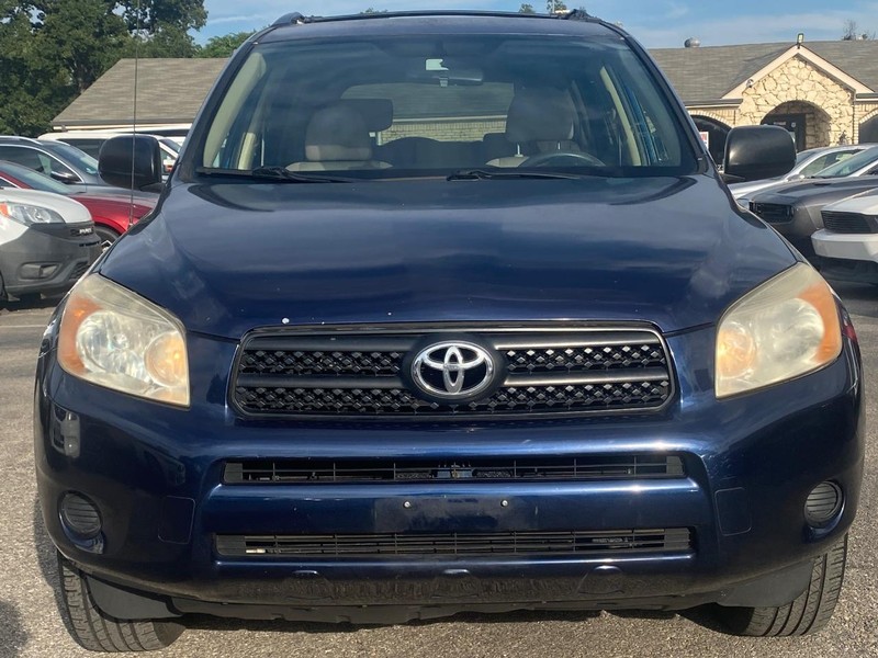 Toyota RAV4 Vehicle Full-screen Gallery Image 06