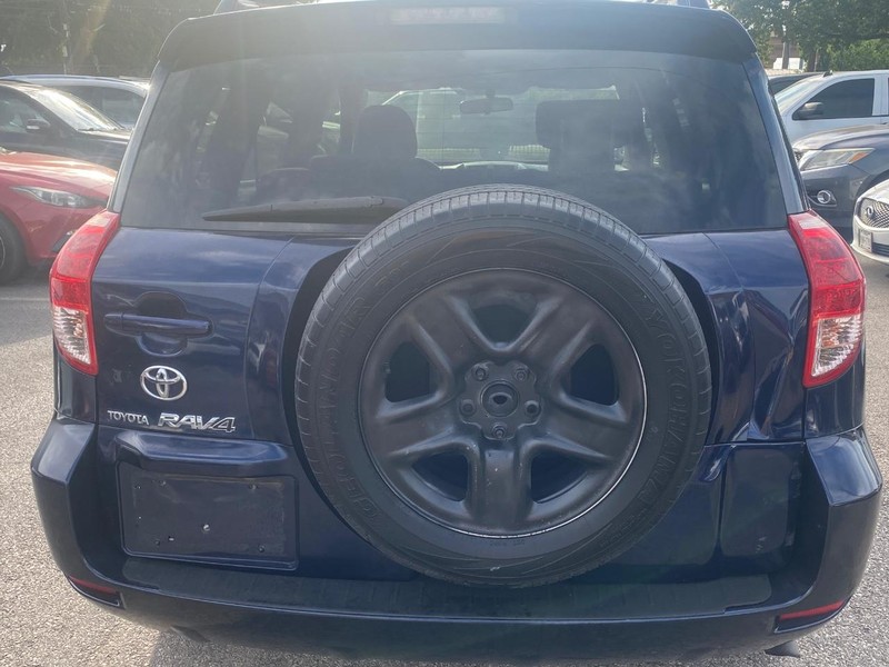 Toyota RAV4 Vehicle Full-screen Gallery Image 34