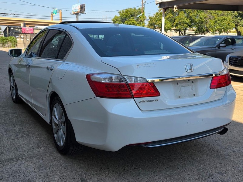 Honda Accord Sedan Vehicle Full-screen Gallery Image 02