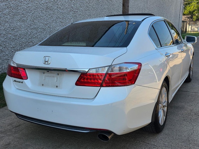 Honda Accord Sedan Vehicle Full-screen Gallery Image 03