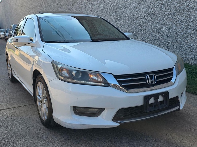 Honda Accord Sedan Vehicle Full-screen Gallery Image 04