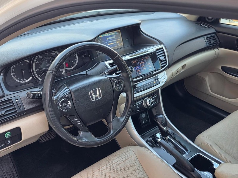 Honda Accord Sedan Vehicle Full-screen Gallery Image 06