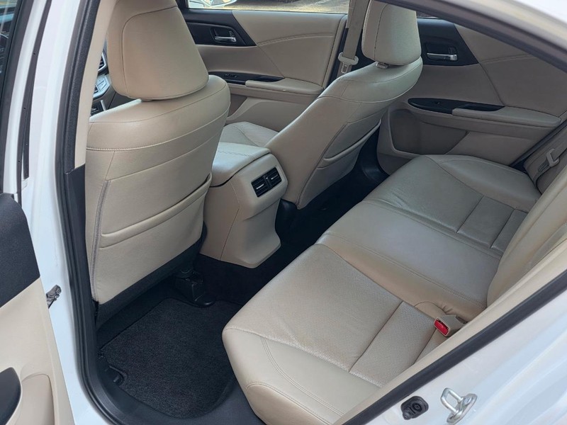 Honda Accord Sedan Vehicle Full-screen Gallery Image 09