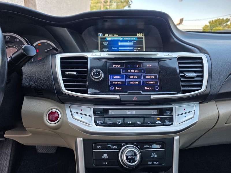 Honda Accord Sedan Vehicle Full-screen Gallery Image 12