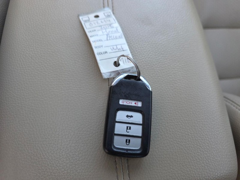 Honda Accord Sedan Vehicle Full-screen Gallery Image 14