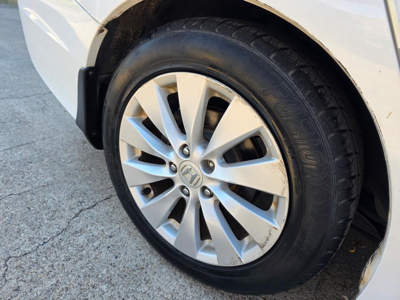 Honda Accord Sedan Vehicle Full-screen Gallery Image 19