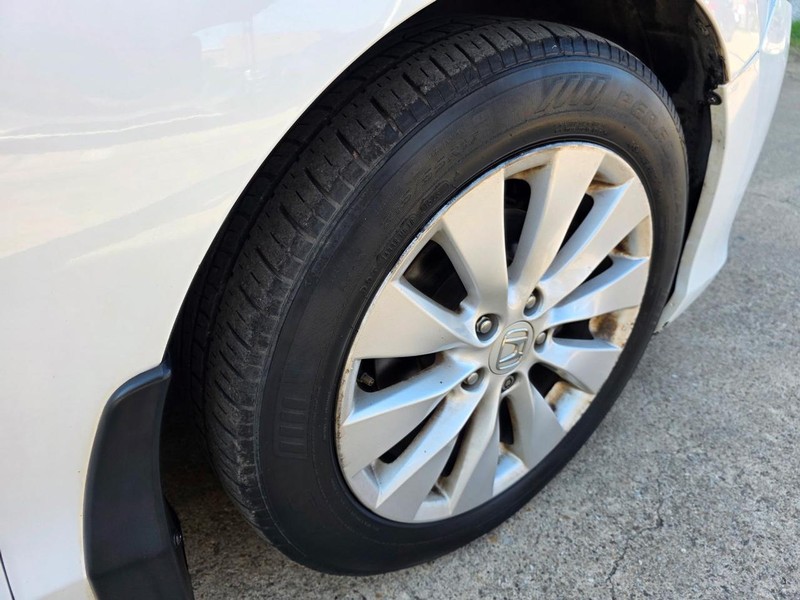 Honda Accord Sedan Vehicle Full-screen Gallery Image 21