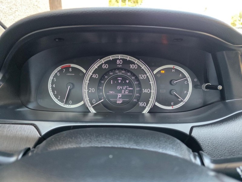 Honda Accord Sedan Vehicle Full-screen Gallery Image 23