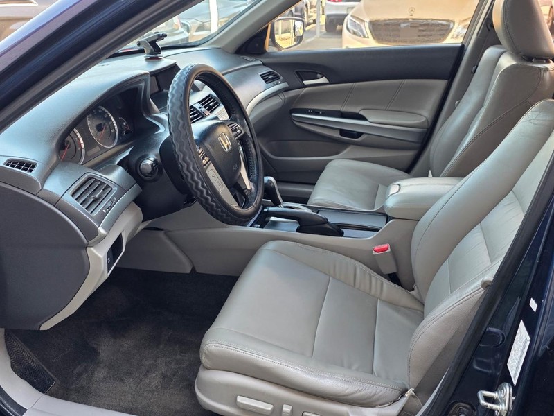 Honda Accord Sedan Vehicle Full-screen Gallery Image 09