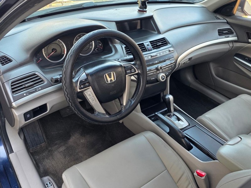 Honda Accord Sedan Vehicle Full-screen Gallery Image 11