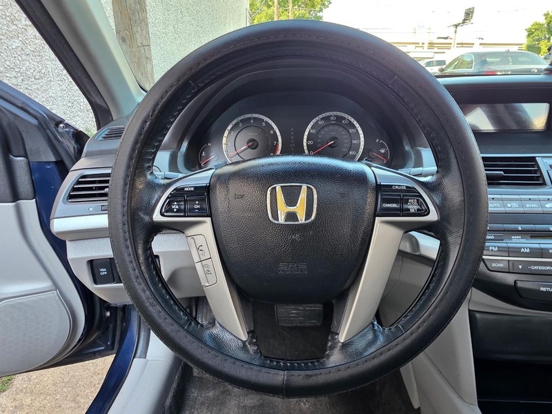 Honda Accord Sedan Vehicle Full-screen Gallery Image 18