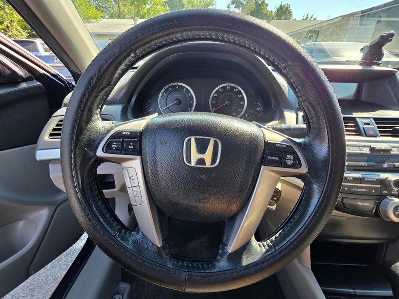 Honda Accord Sedan Vehicle Full-screen Gallery Image 19