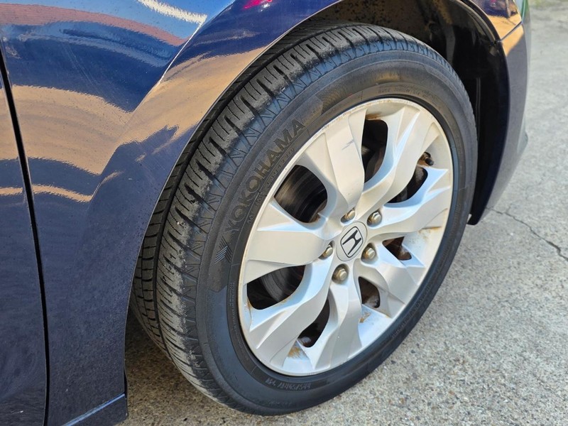 Honda Accord Sedan Vehicle Full-screen Gallery Image 27