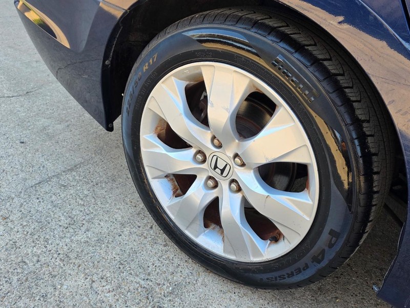 Honda Accord Sedan Vehicle Full-screen Gallery Image 28