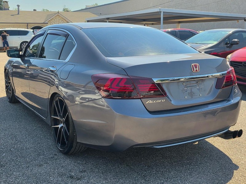 Honda Accord Sedan Vehicle Full-screen Gallery Image 02
