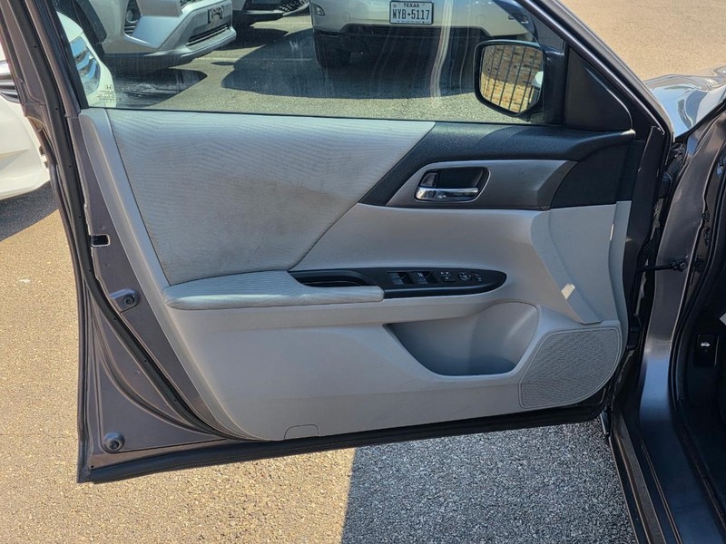 Honda Accord Sedan Vehicle Full-screen Gallery Image 04