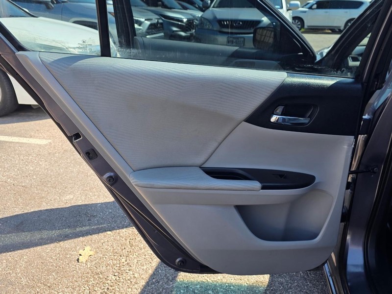 Honda Accord Sedan Vehicle Full-screen Gallery Image 08
