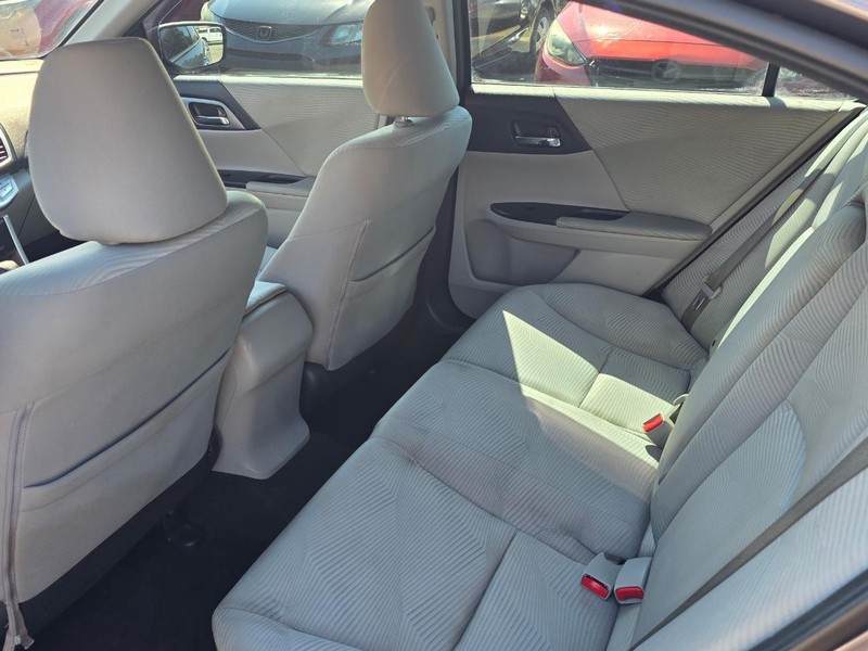 Honda Accord Sedan Vehicle Full-screen Gallery Image 09