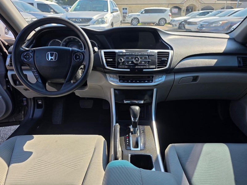 Honda Accord Sedan Vehicle Full-screen Gallery Image 11