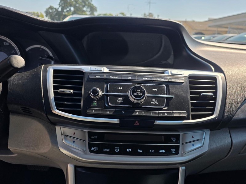 Honda Accord Sedan Vehicle Full-screen Gallery Image 12