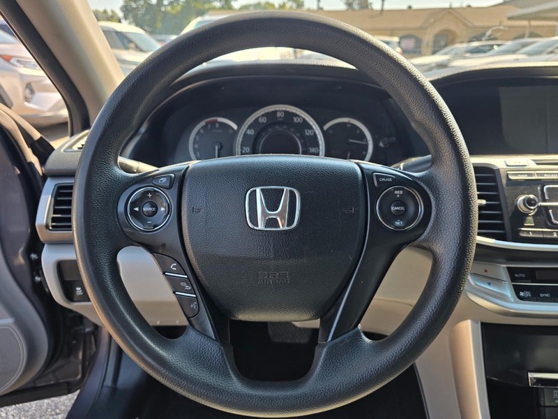 Honda Accord Sedan Vehicle Full-screen Gallery Image 13