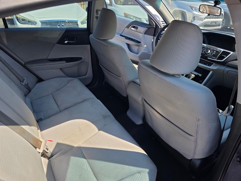 Honda Accord Sedan Vehicle Full-screen Gallery Image 14