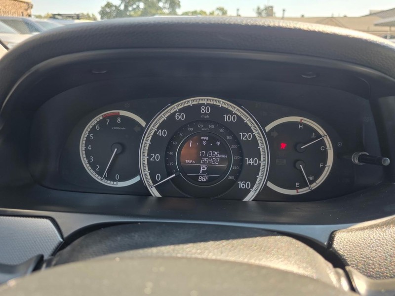 Honda Accord Sedan Vehicle Full-screen Gallery Image 25