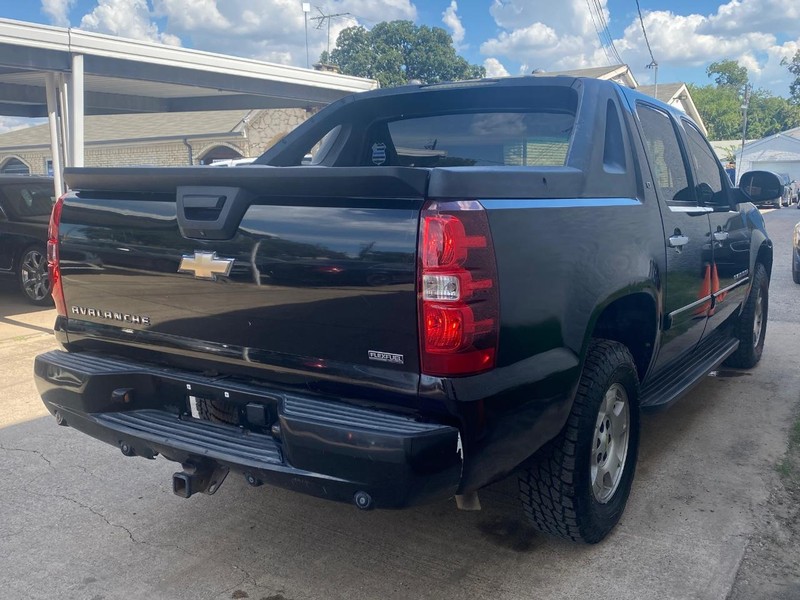 Chevrolet Avalanche Vehicle Full-screen Gallery Image 03