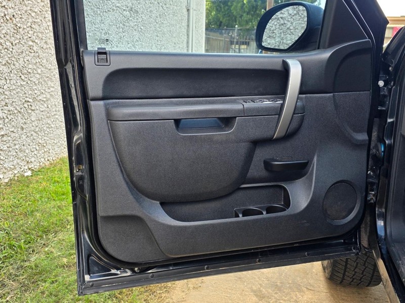 Chevrolet Silverado 1500 Vehicle Full-screen Gallery Image 06