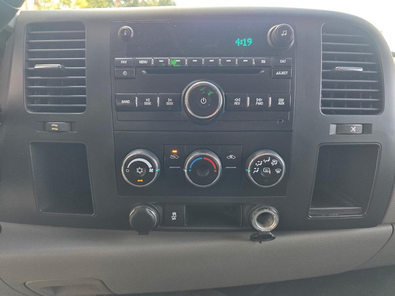 Chevrolet Silverado 1500 Vehicle Full-screen Gallery Image 12