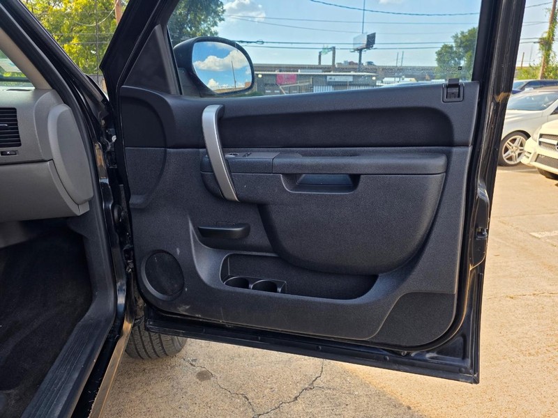 Chevrolet Silverado 1500 Vehicle Full-screen Gallery Image 14