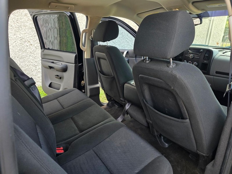 Chevrolet Silverado 1500 Vehicle Full-screen Gallery Image 16