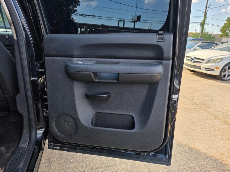 Chevrolet Silverado 1500 Vehicle Full-screen Gallery Image 17