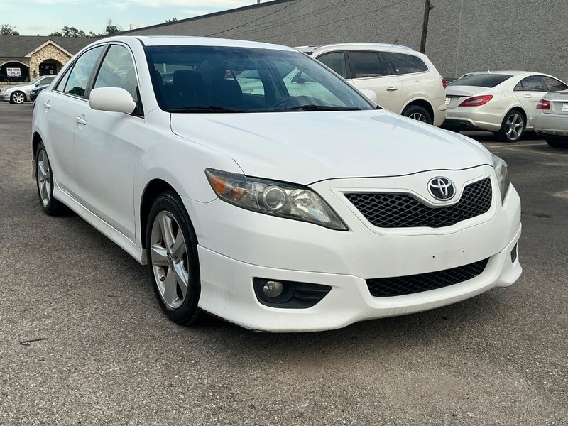 Toyota Camry Vehicle Full-screen Gallery Image 04