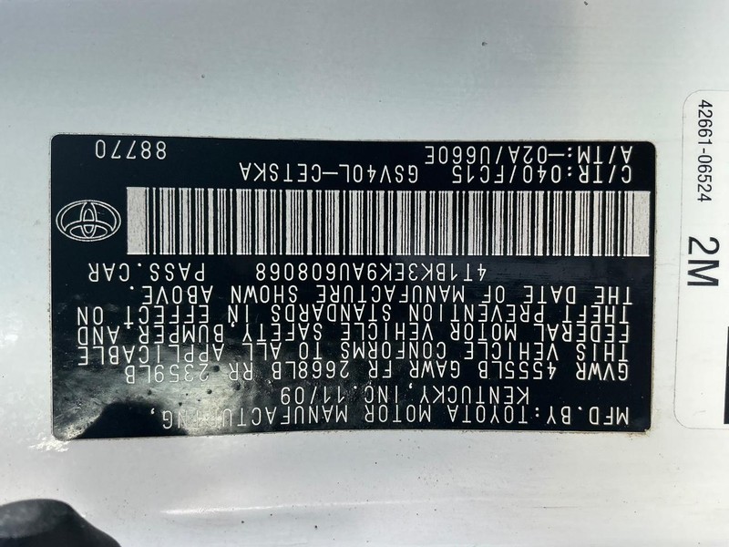 Toyota Camry Vehicle Full-screen Gallery Image 24