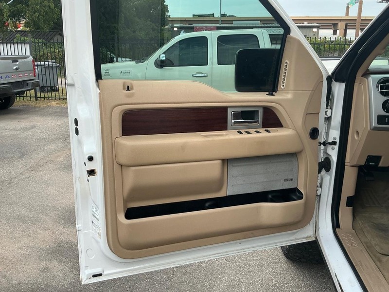 Ford F-150 Vehicle Full-screen Gallery Image 07