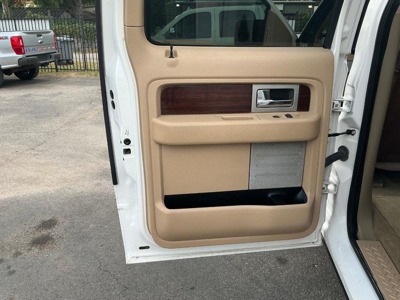 Ford F-150 Vehicle Full-screen Gallery Image 09