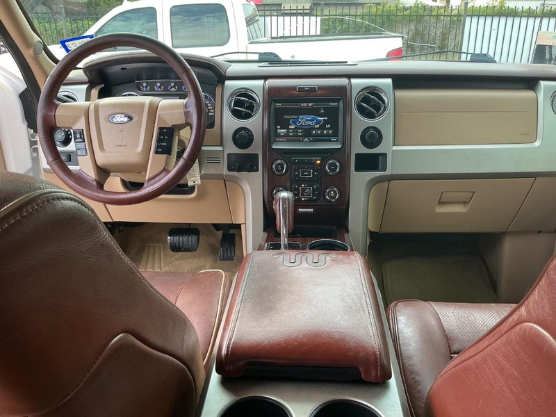 Ford F-150 Vehicle Full-screen Gallery Image 11