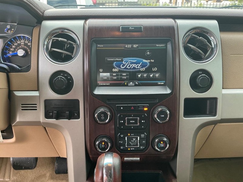 Ford F-150 Vehicle Full-screen Gallery Image 12