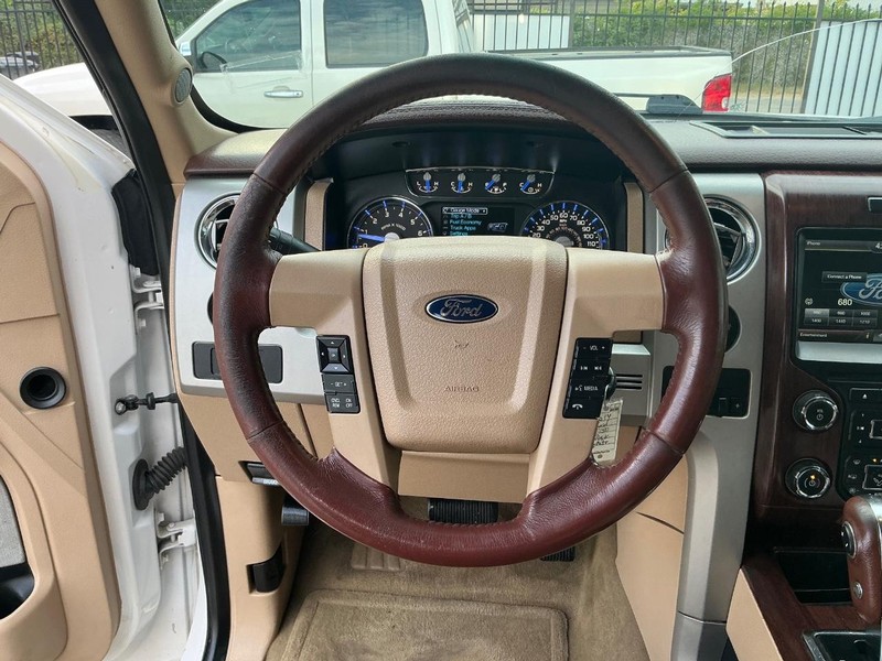 Ford F-150 Vehicle Full-screen Gallery Image 13