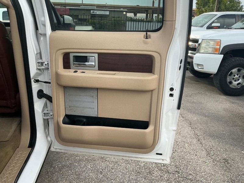 Ford F-150 Vehicle Full-screen Gallery Image 14