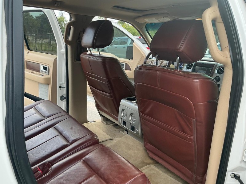 Ford F-150 Vehicle Full-screen Gallery Image 16