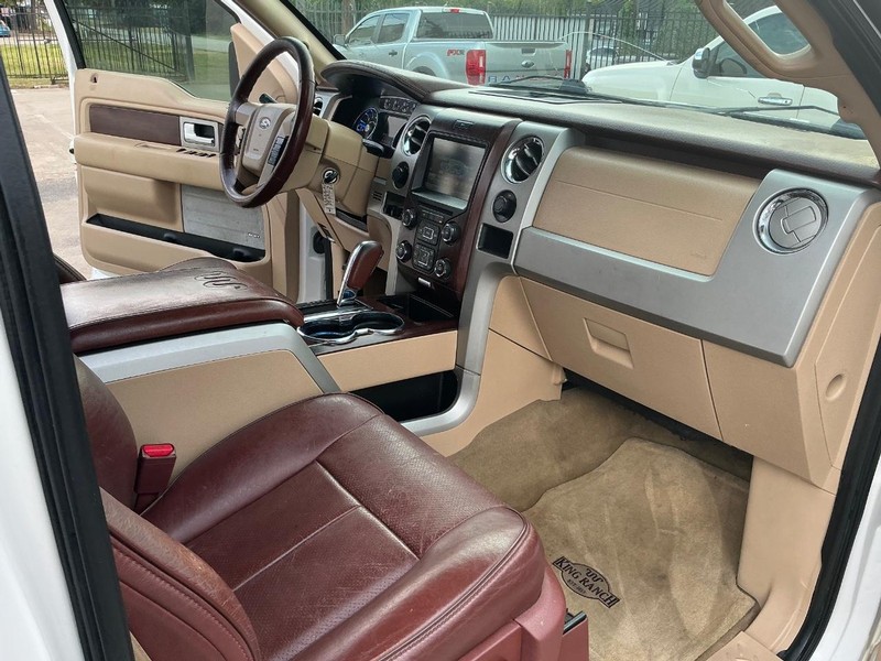 Ford F-150 Vehicle Full-screen Gallery Image 17