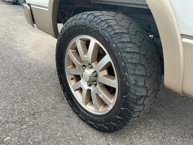 Ford F-150 Vehicle Full-screen Gallery Image 21