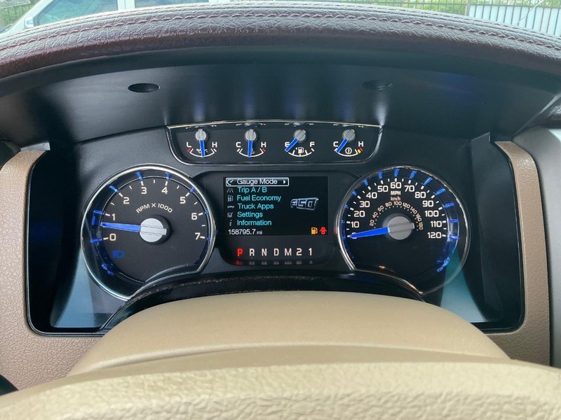 Ford F-150 Vehicle Full-screen Gallery Image 25