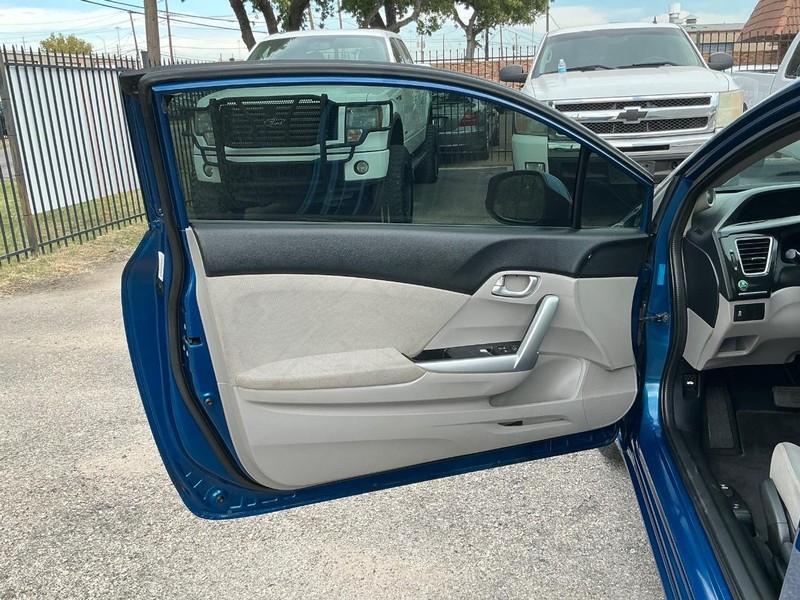 Honda Civic Coupe Vehicle Full-screen Gallery Image 06