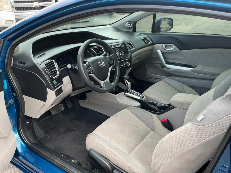 Honda Civic Coupe Vehicle Full-screen Gallery Image 07
